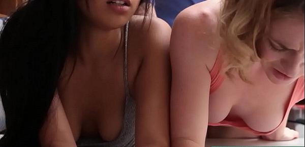  Hot Girls Bonnie Grey and Maya Bijou on Wild Threesome - Teenrobbers.com